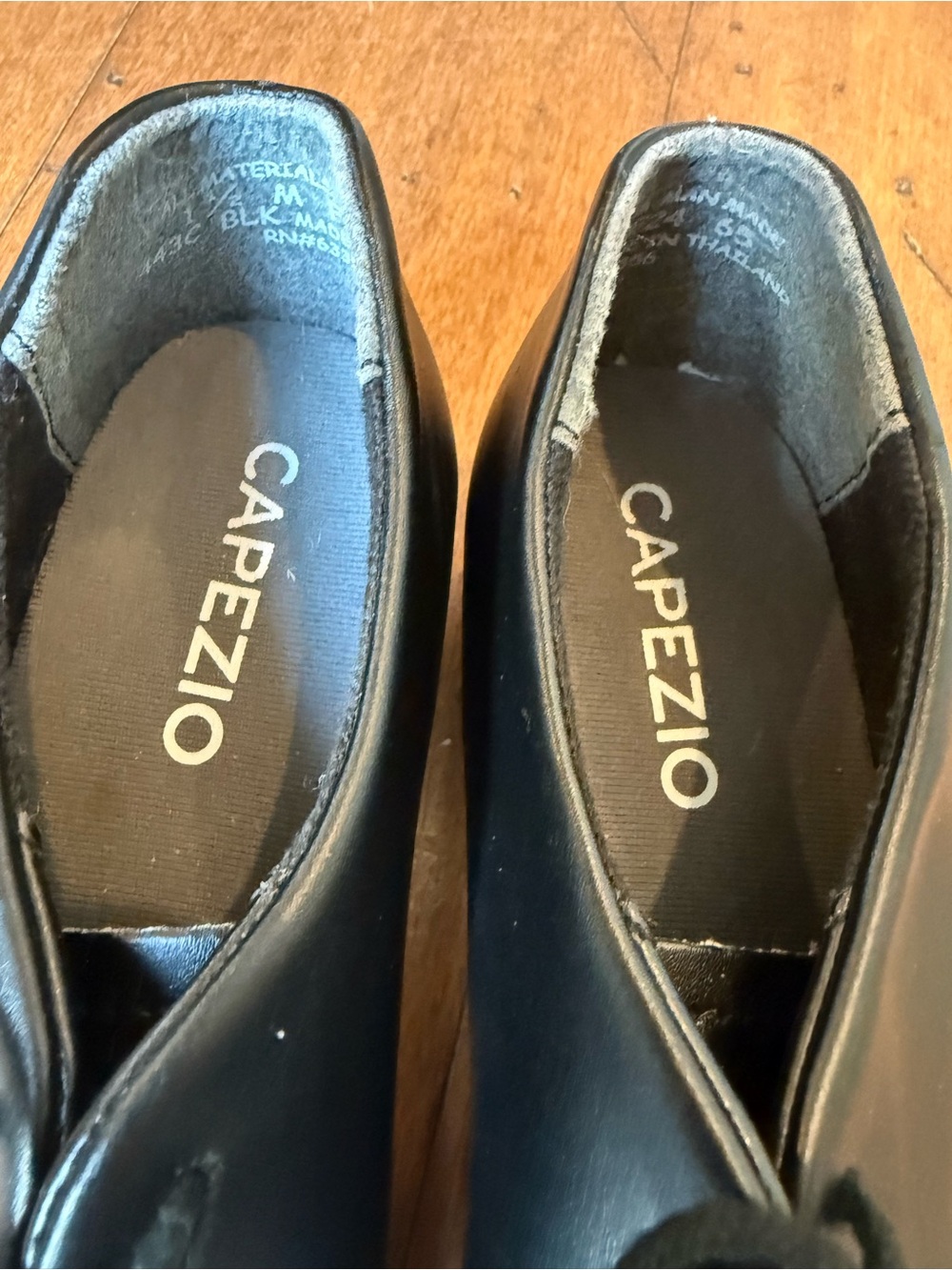 Capezio Black Tap Shoes - Picture 3 of 3